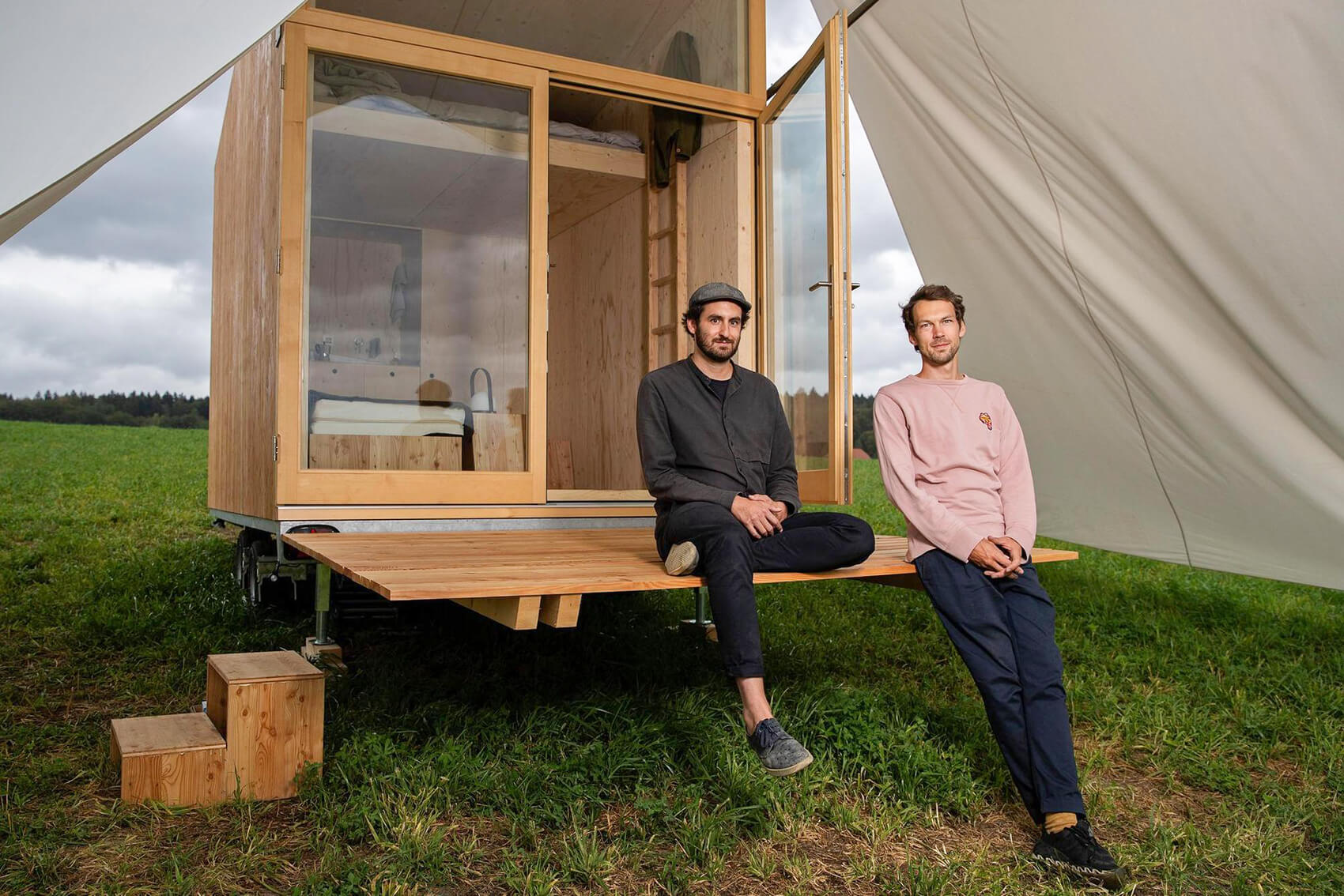 Alain Brülisauer und Jérôme Rütsche vor ihrem mySaess, Photo by Christian Pfander