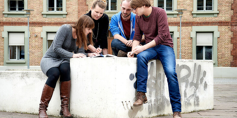 Studierende in action 784